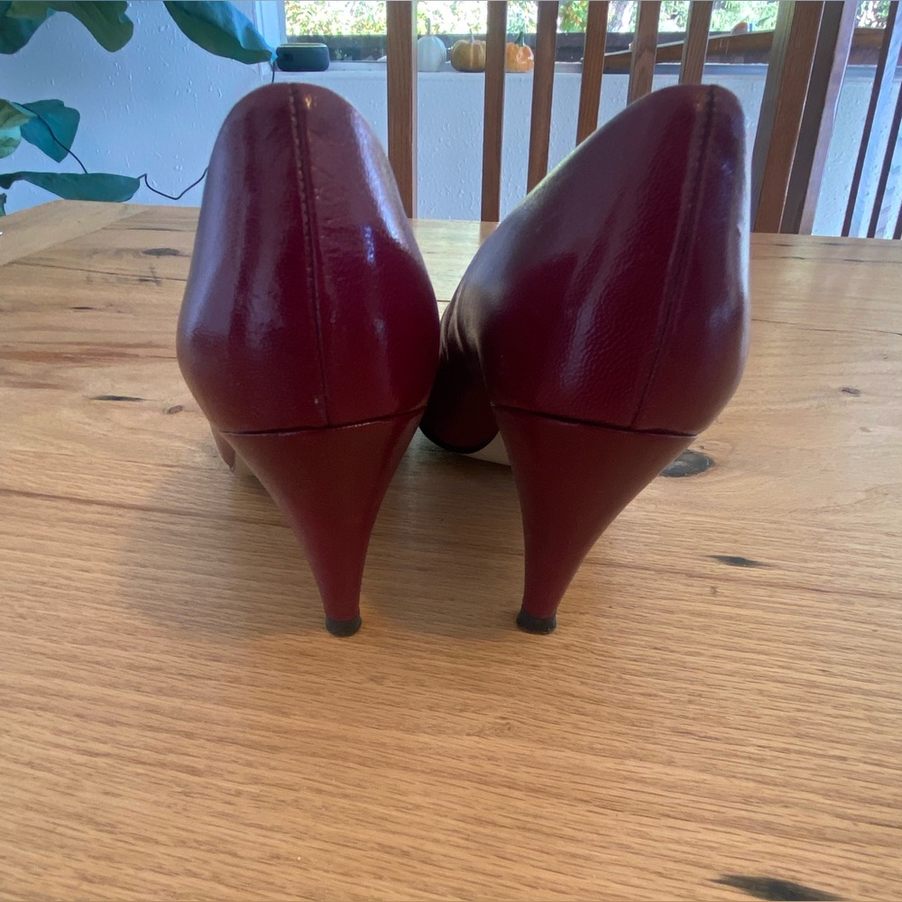 DeLiso Women's Burgundy Heels 7 Preloved - Picture 5 of 9